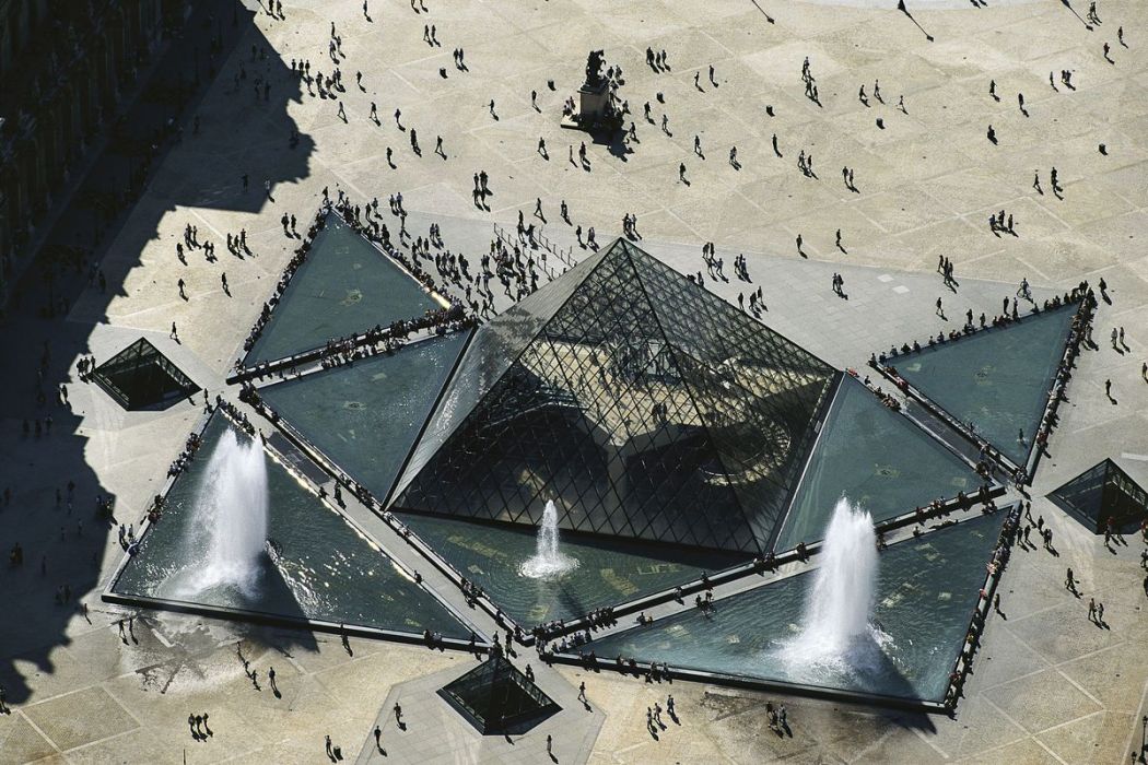 Pyramide du Louvre, Paris