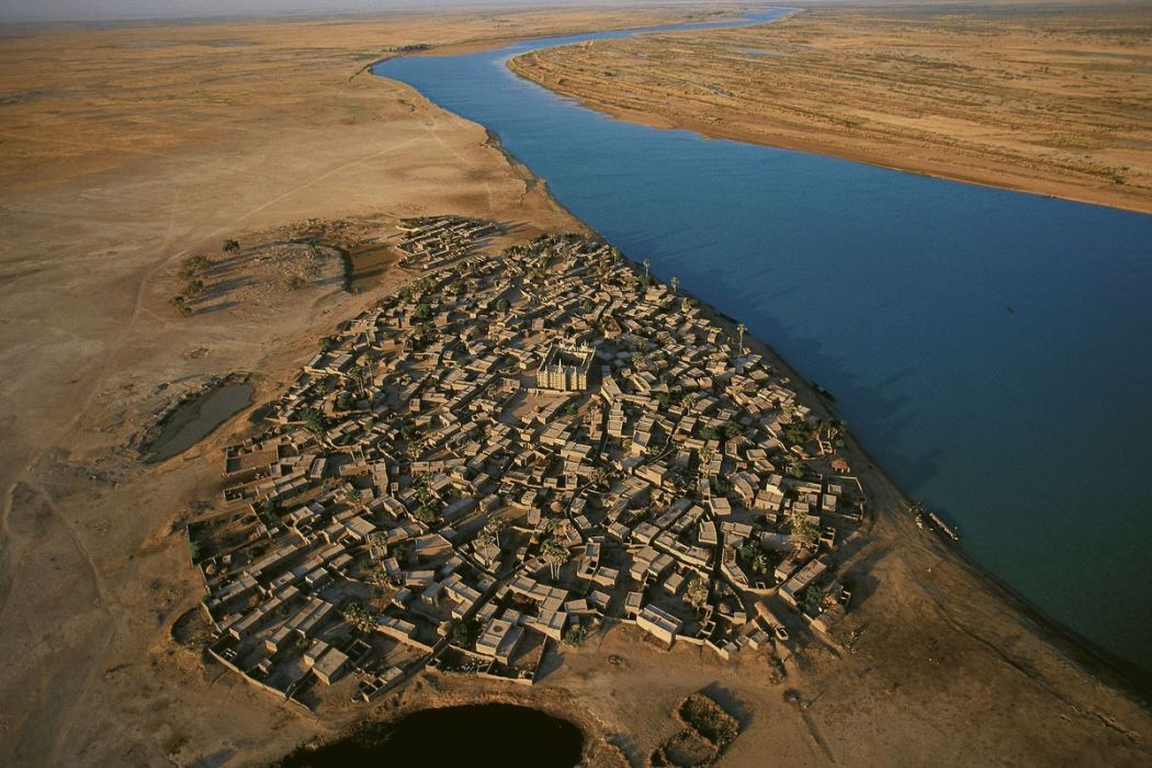 Village sur les rives du Niger, Mali